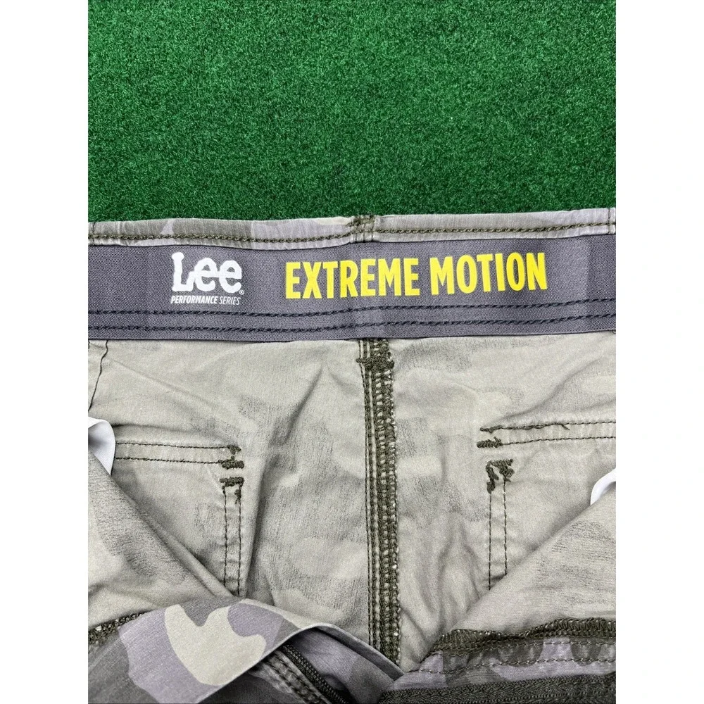Lee Extreme Motion Camo Cargo Shorts Mens Size 33